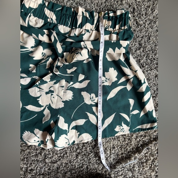SHEIN Green Floral High Waist Shorts - Picture 3 of 5